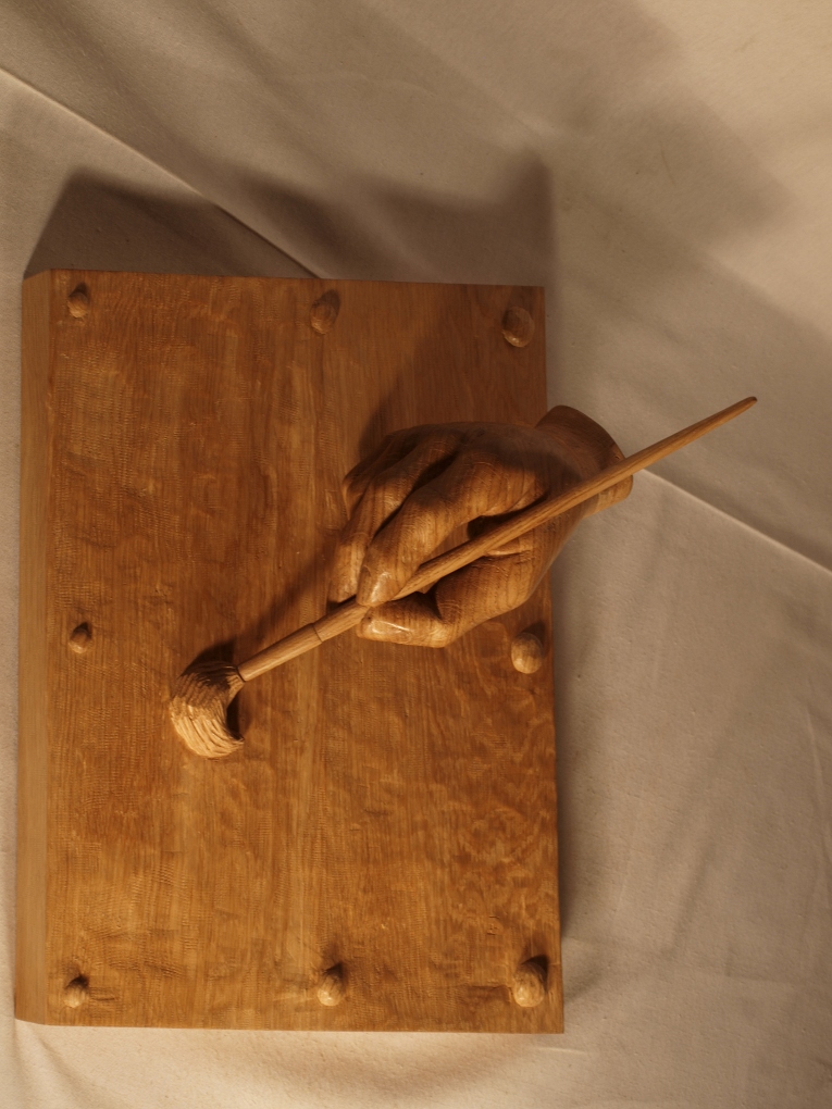 Escultura tallada en madera de roble
